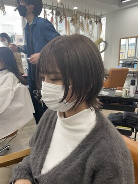 ルチナ 秦野(Lucina) ウルフ/ウルフボブ/ミルクティーグレージュ/ダブルカラー