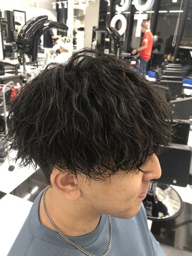 オーシャントーキョー(OCEAN TOKYO) ツイスパマッシュ(刈り上げツーブロック黒髪パーマ)