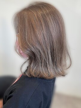 エミュー(emue) 透明感髪質改善カラー◎寒色カラー×30代40代美髪ミディ