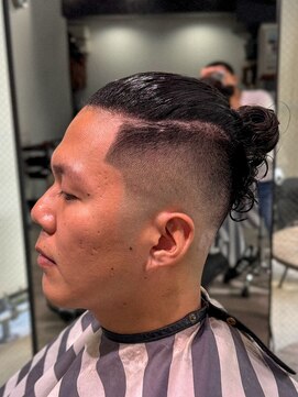 フジヤマ バーバー ショップ(FUJIYAMA BARBER SHOP) スパイラルマンバン/スキンフェード