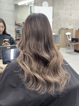 ウェーリング(Welring) 明るめベージュバレイヤージュ