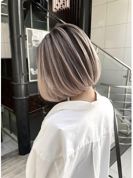 ジゼル(gisele) (小山)ホワイトバレイヤージュ