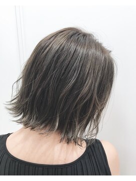 エヌプラス(N+) 黒髪グラデヘアーオリーブグレー小顔に見せるヘアココアベージュ