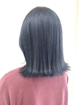 ヒビカ(HIBIKA) グレージュカラー_切りっぱなしボブ