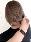 ハイライト白髪ぼかしダブルカラーインナーカラーショートボブ