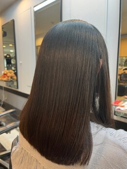 ハイローズ(Hi‐Rose)の写真/柔らかく自然な毛流れの縮毛矯正が人気☆自然由来の酵素のケア剤を織り交ぜ、素髪の様な感触に♪