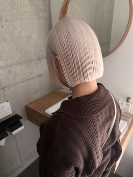 モニカ(MONIQA) ホワイト