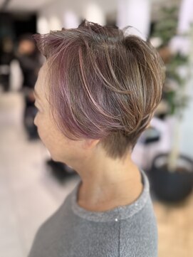ステアケース 武蔵小杉店(stair:case) 白髪が多いフロントにアクセントのピンクを 白髪活かし