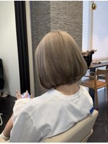 アオ(Ao)&nbsp;髪質改善カット ホワイトベージュ 前下がりボブ