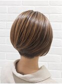 ハイライト×丸みショートボブ