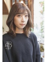 イーズ(e's) 《e's中目黒/代官山美容室》つや感の美しいクリーミーベージュ