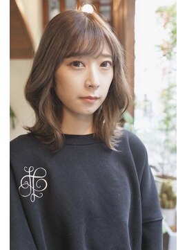 イーズ(e's) 《e's中目黒/代官山美容室》つや感の美しいクリーミーベージュ