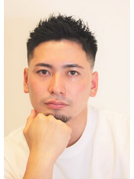 フランクスバーバー アンド ビアークラブ(FRANK'S BARBER and BEER CLUB) 0mmスキンフェード刈上げアップバングベリーショートツイスト