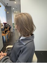 アオ(Ao)&nbsp;Aoヘアスタイル ブリーチ毛もピースカットで美しく。