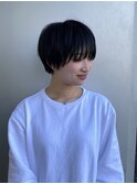 丸み前下がりボブセンターパートハンサムショートくびれ