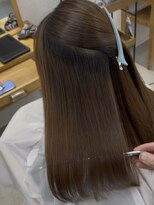 フォルメージ(formage) 内側の強い癖も解消。広がりを抑える自然な縮毛矯正ストレート