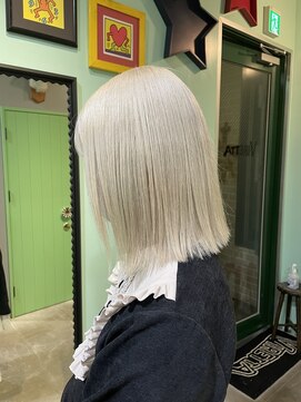 ヴィレッタ(VIRETTA) ホワイトブロンド×切りっぱなしボブ