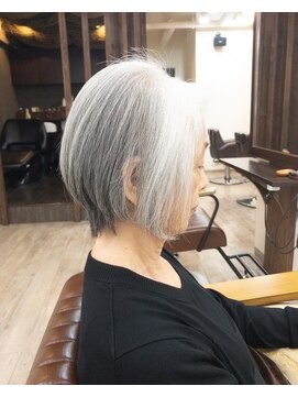 ヘアリゾート フロム ココ(HairResort fromCoCo) グレイショートボブ