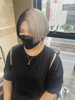 ガルボ ヘアー(garbo hair)&nbsp;個性派ウルフ　ハーフ＆ハーフ　ホワイト　ブルーブラック
