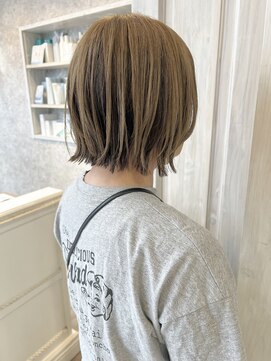 キャアリー(Caary) 福山Caaryハイトーン夏ボブベージュ外ハネコントラストカラー