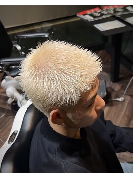 タフ バーバーショップ 大濠店(TOUGH BARBER SHOP) 金髪ボウズスパイキー