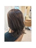 オリーブベージュ