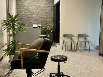 シキ(SIKI)の写真/【髪質改善も◎】少人数のこだわりサロンで大人ならではの髪のお悩みも周りを気にせずご相談いただけます◇