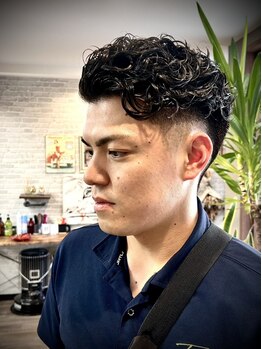 ▼男性ならではのお悩みや居心地の良さを追求した、新しい自分に出会えるBarber shop。〔メンズ〕
