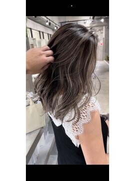 アポロ 横浜駅店(apollo) ハイライトバレイヤージュダブルカラーミルクティーベージュ