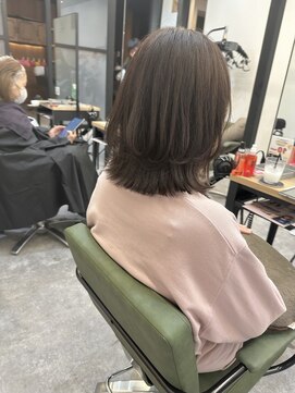 トリニティ 本厚木(trinity) くびれレイヤーミディアムグレージュ