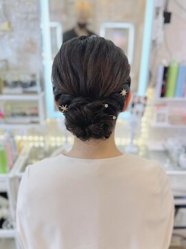 アトリエビューティーアミュ(atelier beauty AmU) 結婚式 二次会 お呼ばれ ゆるふわアップ