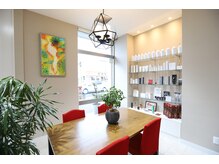 ヘアー クラージュ(hair courage)の雰囲気（オシャレな待合スペース♪こだわりのホームケア用品も◎）