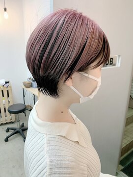 キューズ クラブ(cuz KLUB) 【cuzKLUB】耳掛けショート×ピンクコントラストカラー＊池袋