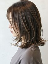 シア(XIA)&nbsp;ミディアムボブ/外ハネ/マロンベージュ/顔まわりレイヤー/金山