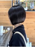 大人モードツヤ感ミニマルボブ