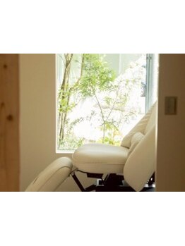 頭皮と髪を豊かに変えていく極上ヘッドスパ。こだわりの個室空間で心身ともに癒されながらの施術◇南区平和