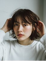 ココ(qoqo) ニュアンスパーマ 大人ボブ 顔周りカット くせ毛風 ベージュ