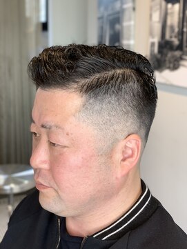 リバレッジ 広尾(Leverage) メンズバーバー理容室サイドパートショート