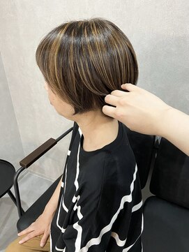 ブローフィー(Blowfy) 【 Blowfy 】ナチュラルハイライト 白髪ぼかし ショート