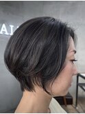 前下がりショート白髪ぼかしハイライト