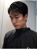 大人の抜け感を演出する、今トレンドのフェザーパーマ