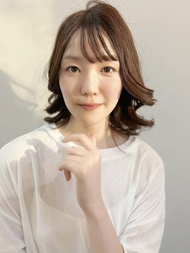 レメディフロムキン(REMEDY from KIN) 光をまとう柔らかミディ×透け感レイヤー