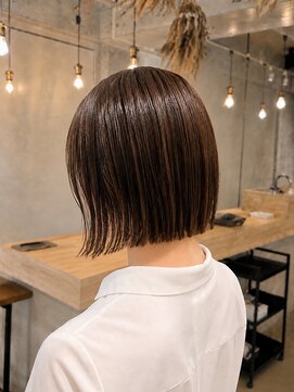 クラム(clam.) 大人の切りっぱなしボブ