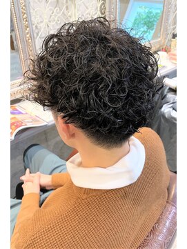 美容室ピュール(PUUR) スパイラルパーマ×マッシュ/ツイストスパイラル/くせ毛風パーマ