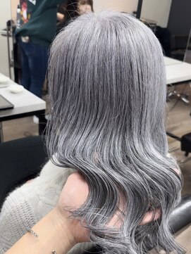 ヴィフ 大船(VIF) グレイヘア/フェミニンロング/アッシュカラー/ローライト/大船駅