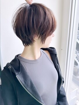 アンド ストーリーズ(&STORIES) 大人可愛い前髪ありひし形耳掛けマッシュショートボブ30代40代