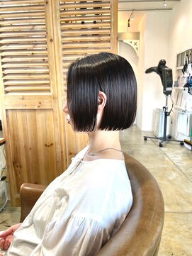 ボタニカル(BOTANICAL) 大人可愛い耳掛け艶髪ショートボブ