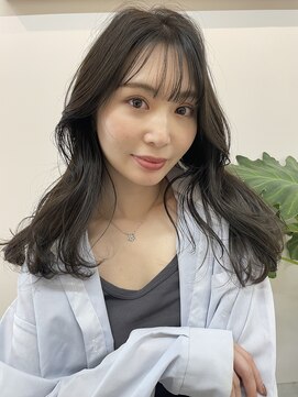 シダ(sida SAIIN) 20代30代暗髪顔まわりレイヤー前髪カット