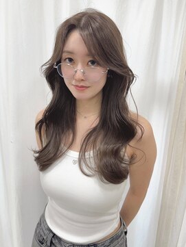 スイ(suii.) ブリーチなし"オトナ向けミルクティーグレージュ"担当/望月