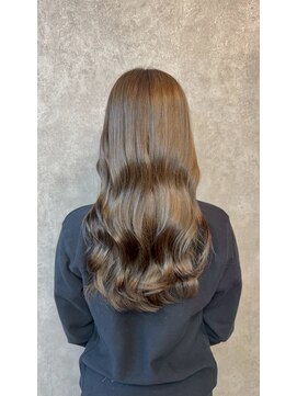 パーミル ヘア クマモト(permille ‰ hair Kumamoto) ベージュ×巻き髪